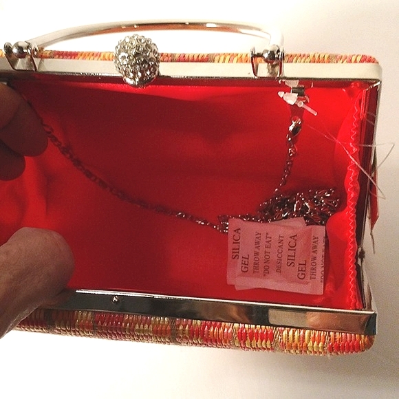 d'margeaux clutch purse silver chain strap and silver handle. - Picture 7 of 12